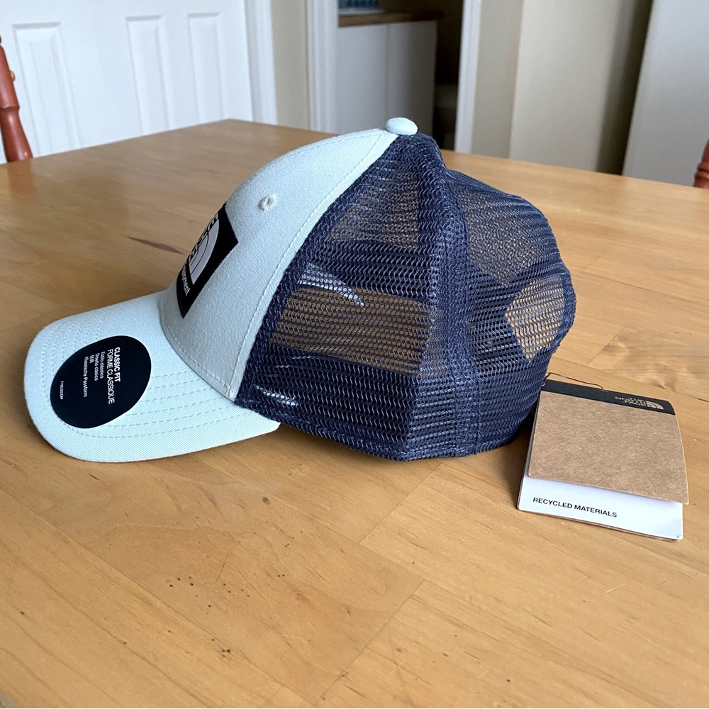 NWT Trucker Hat North Face